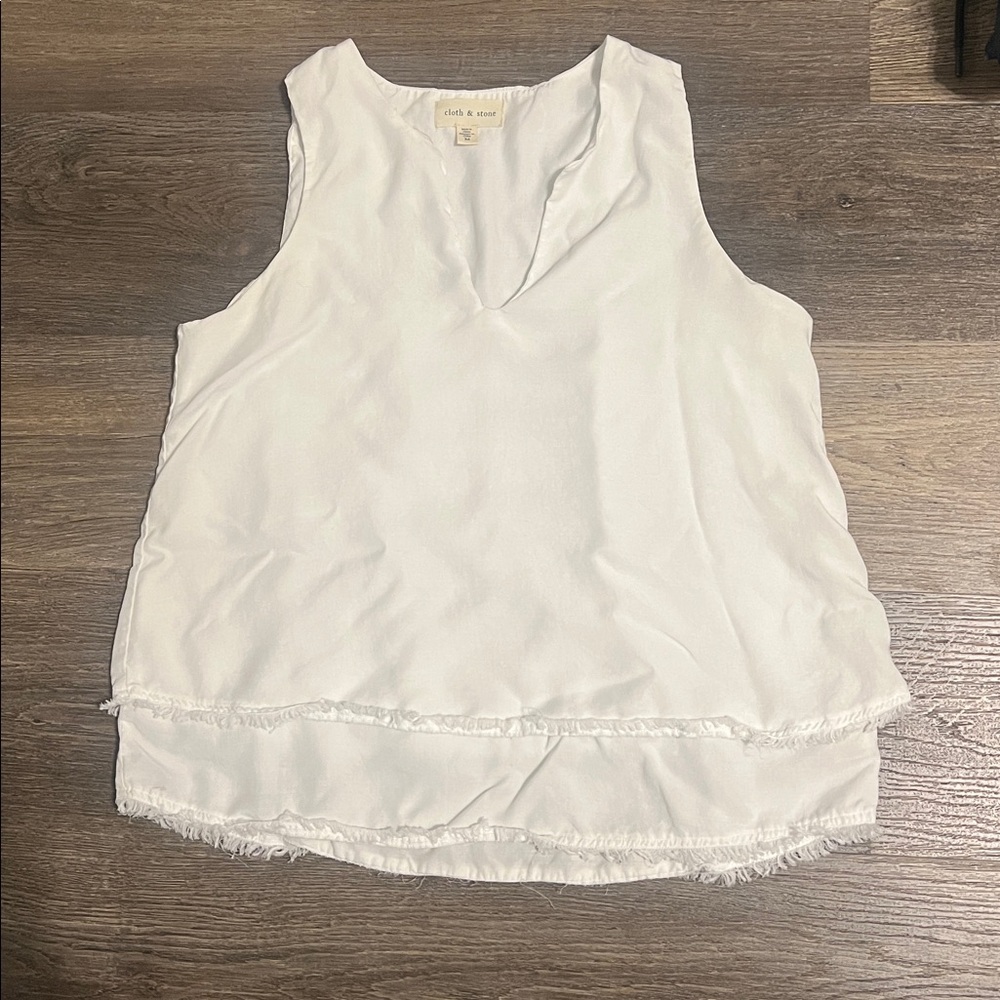 cloth & stone White Layered Sleeveless V-Neck Blouse - Picture 2 of 11